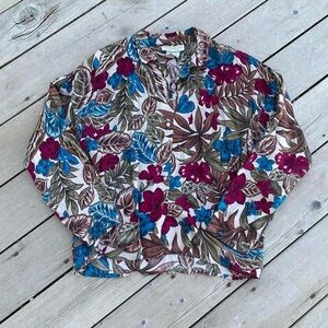 Ship’n Shore hawaiian floral print button up blouse